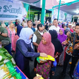 Upaya Stabilkan Harga Jelang Nataru, Pemprov Jatim Rajin Gelar Pasar Murah