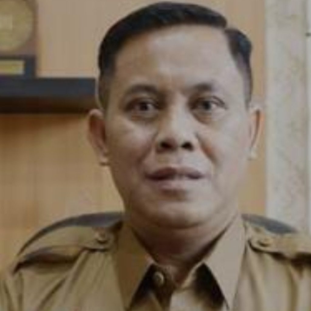 Ambil KTP Butuh Waktu Seharian ,Warga Wuluhan Minta Bupati Fawaid Turun Tangan