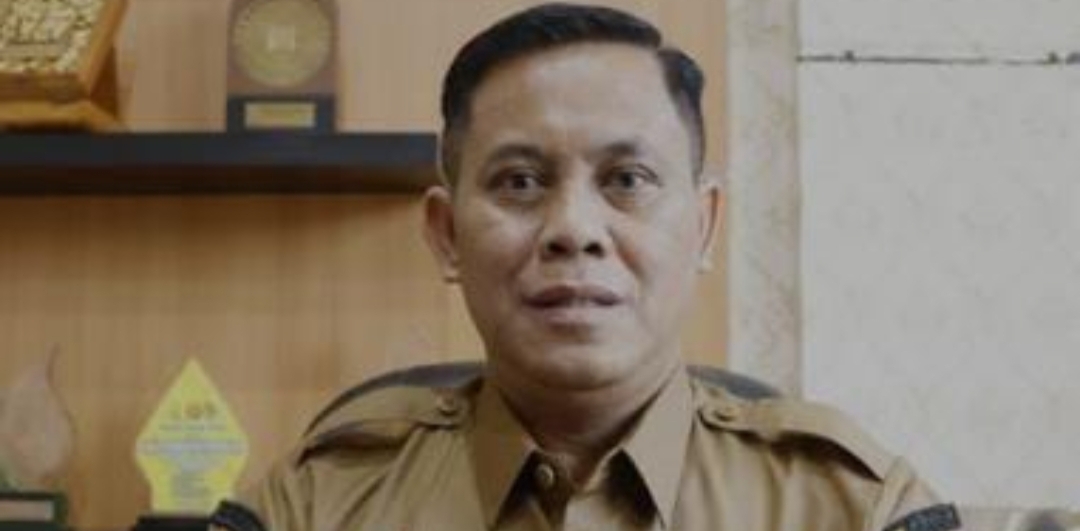 Ambil KTP Butuh Waktu Seharian ,Warga Wuluhan Minta Bupati Fawaid Turun Tangan