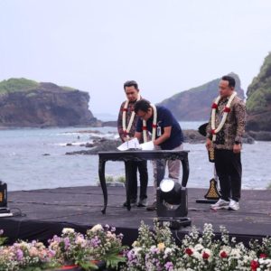 Tingkatkan Kunjungan Wisatawan di Pantai Papuma, Pemkab Jember jalin Kerjasama Dengan Perhutani dan Palawi Resorsis 