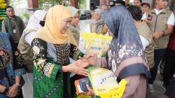 Tekan Lonjakan Kebutuhan Pokok Jelang Nataru, Pemprov Jatim Gelar Pasar Murah ke 300 di Desa Kapas Bojonegoro
