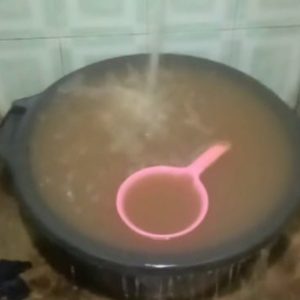 Seminggu Pasca Banjir Sumur Warga Masih Keruh ,BPBD Jember di Anggap Lamban 