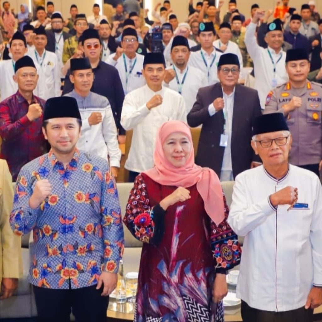 KH. Mutawakkil Terpilih Lagi Ketua MUI Jatim, Khofifah :  Tekankan Pentingnya Kolaborasi Harmonis Ulama-Umara untuk Kemaslahatan Umat