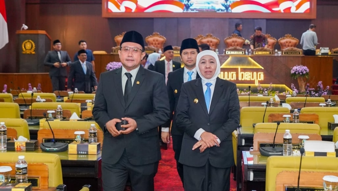 Enam Perda Strategis Ditetapkan, Khofifah : Tegaskan Komitmen Kepastian Hukum dan Penguatan Tata Kelola BUMD