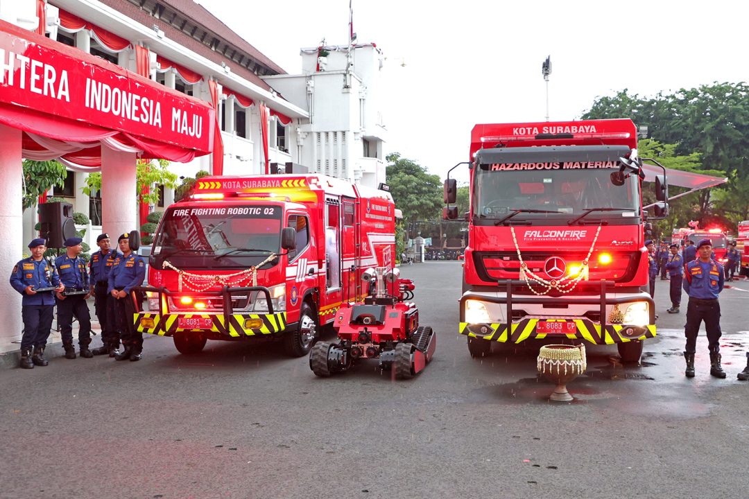 Kota Surabaya Perkuat Armada Kebakaran dengan Robot dan Mobil Hazmat