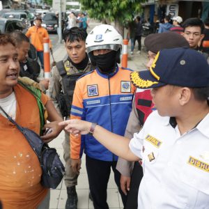 Dishub Surabaya Tindak Tegas Jukir Nakal Basra, Ancam Derek Mobil Parkir Sembarangan