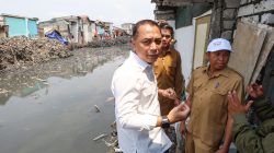 Sidak Normalisasi Sungai Kalianak, Wali Kota Eri Apresiasi Warga Pemilik Rumah