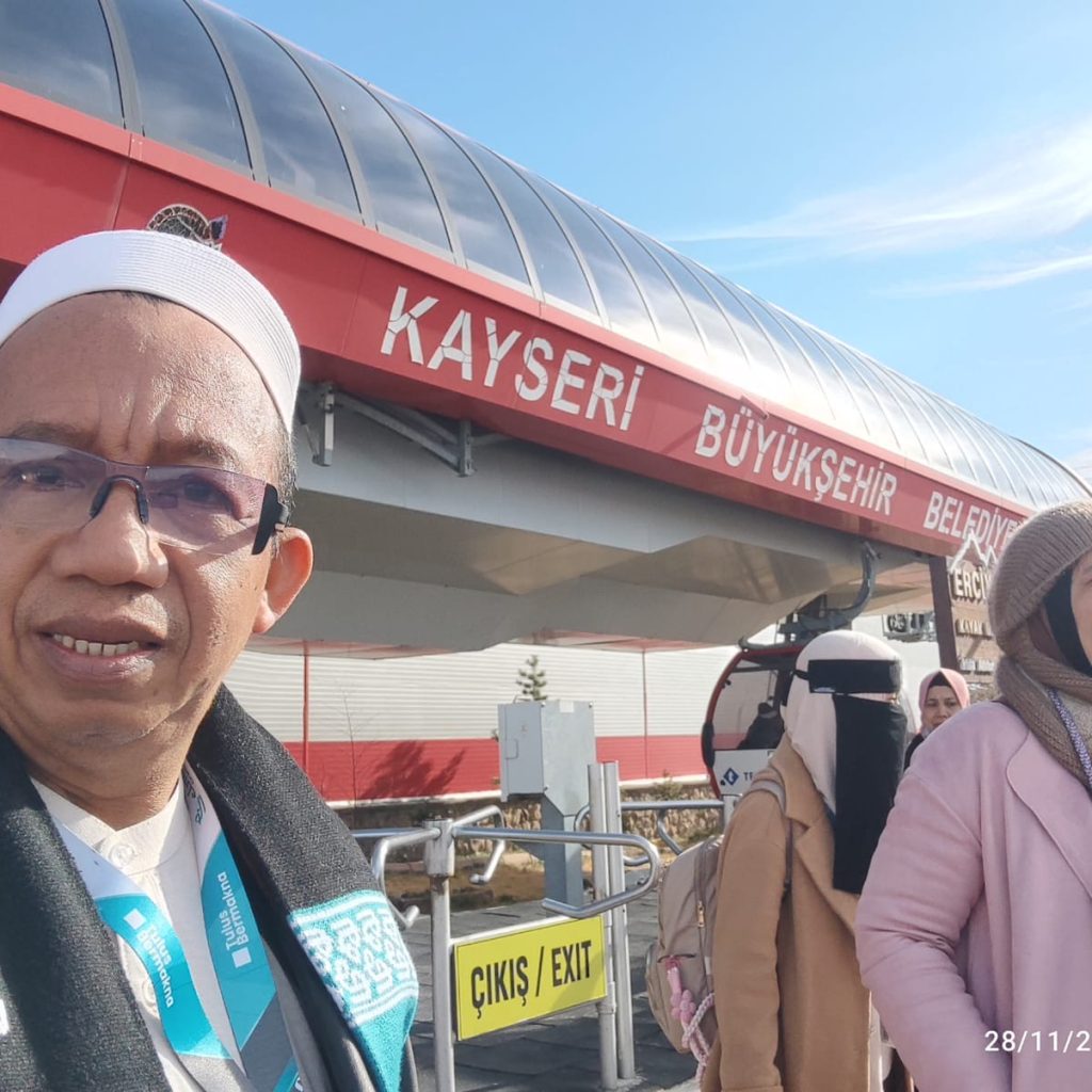 Jamaah Heran Pakai Troli dan Toilet Bayar Lewat Mesin