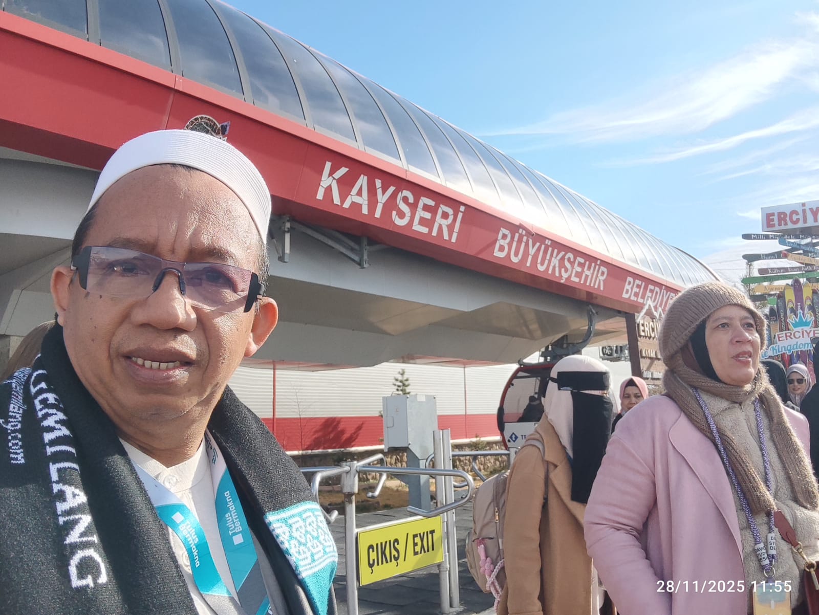 Jamaah Heran Pakai Troli dan Toilet Bayar Lewat Mesin