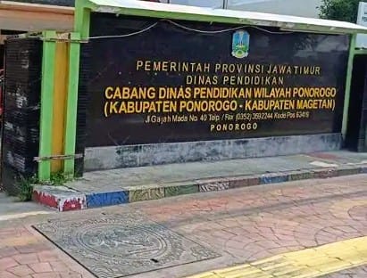 Plt. Kepala Cabang Dinas Pendidikan Ponorogo – Magetan Menghindar Dari Media