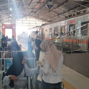 Menjelang Nataru, Stasiun Sidoarjo Dipadati Ribuan Penumpang