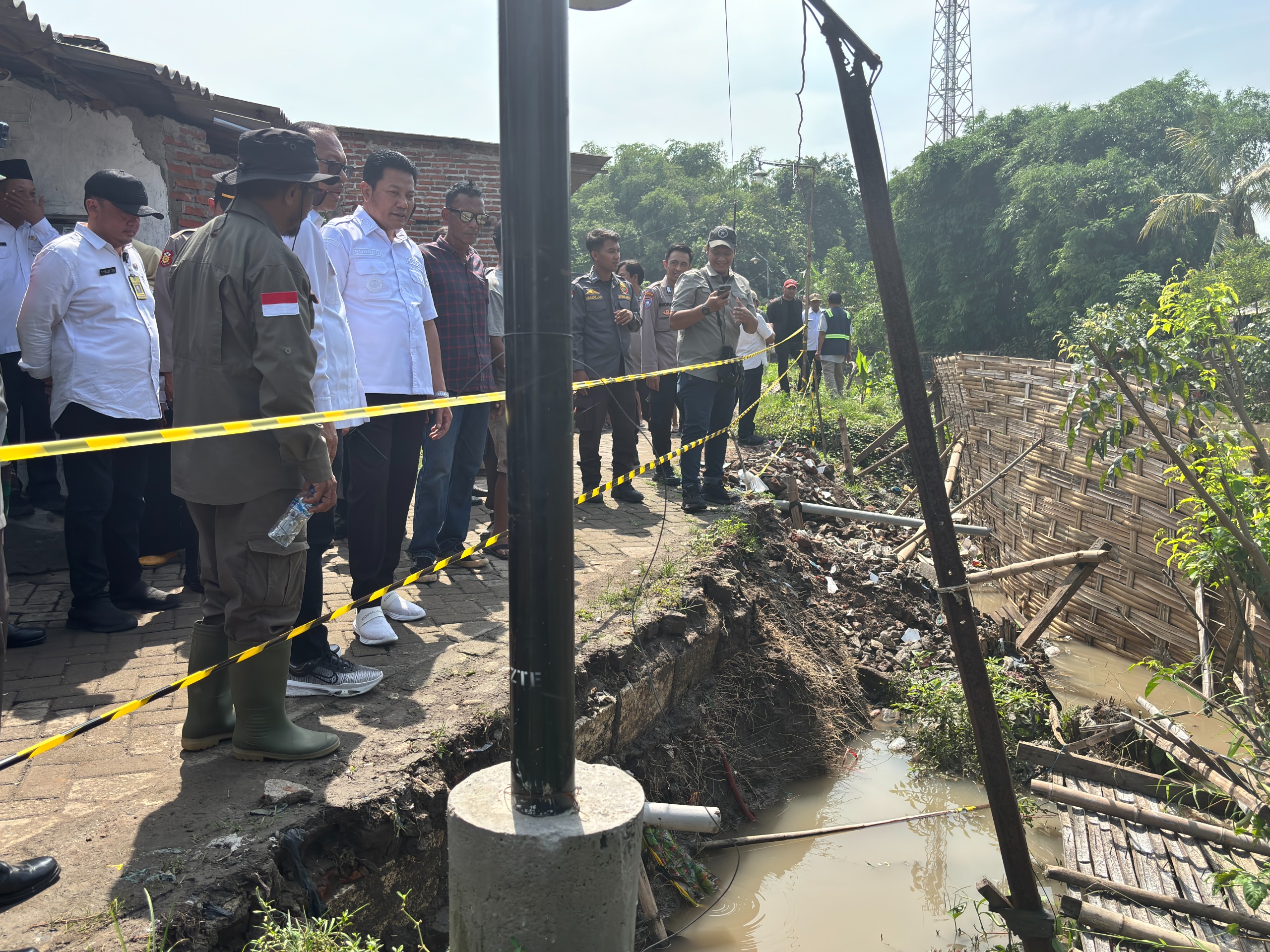 Banyak Bangunan Nakal di Sekitar Bibir Sungai. Pemkab Sidoarjo Kesulitan Menjalankan Normalisasi Banjir