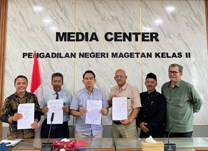 Penggugat Dan Tergugat Perkara PAW Nur Wakhid Tandatangani Kesepakatan Damai