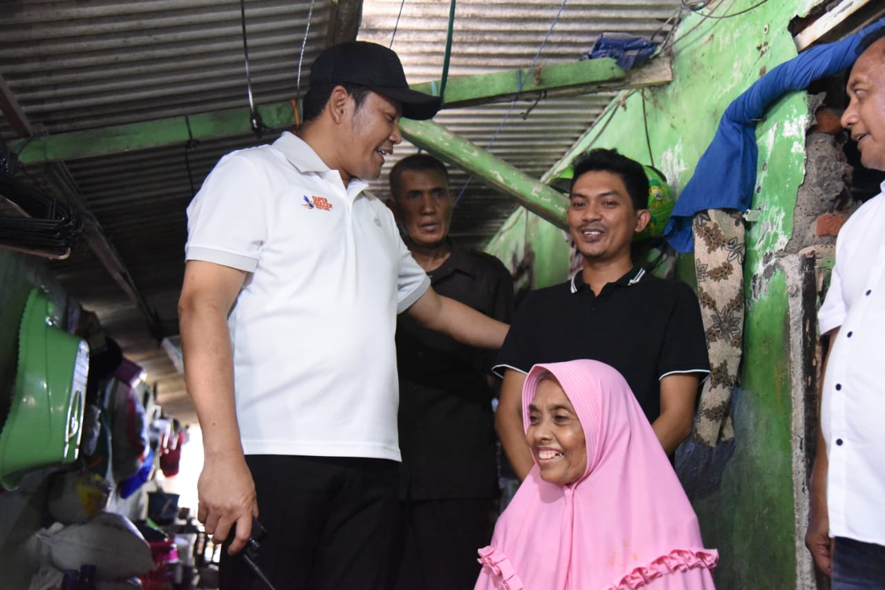 Peduli Warga Kurang Mampu, H. Subandi Tinjau Rumah Tak Layak Huni di Gedangan dan Waru