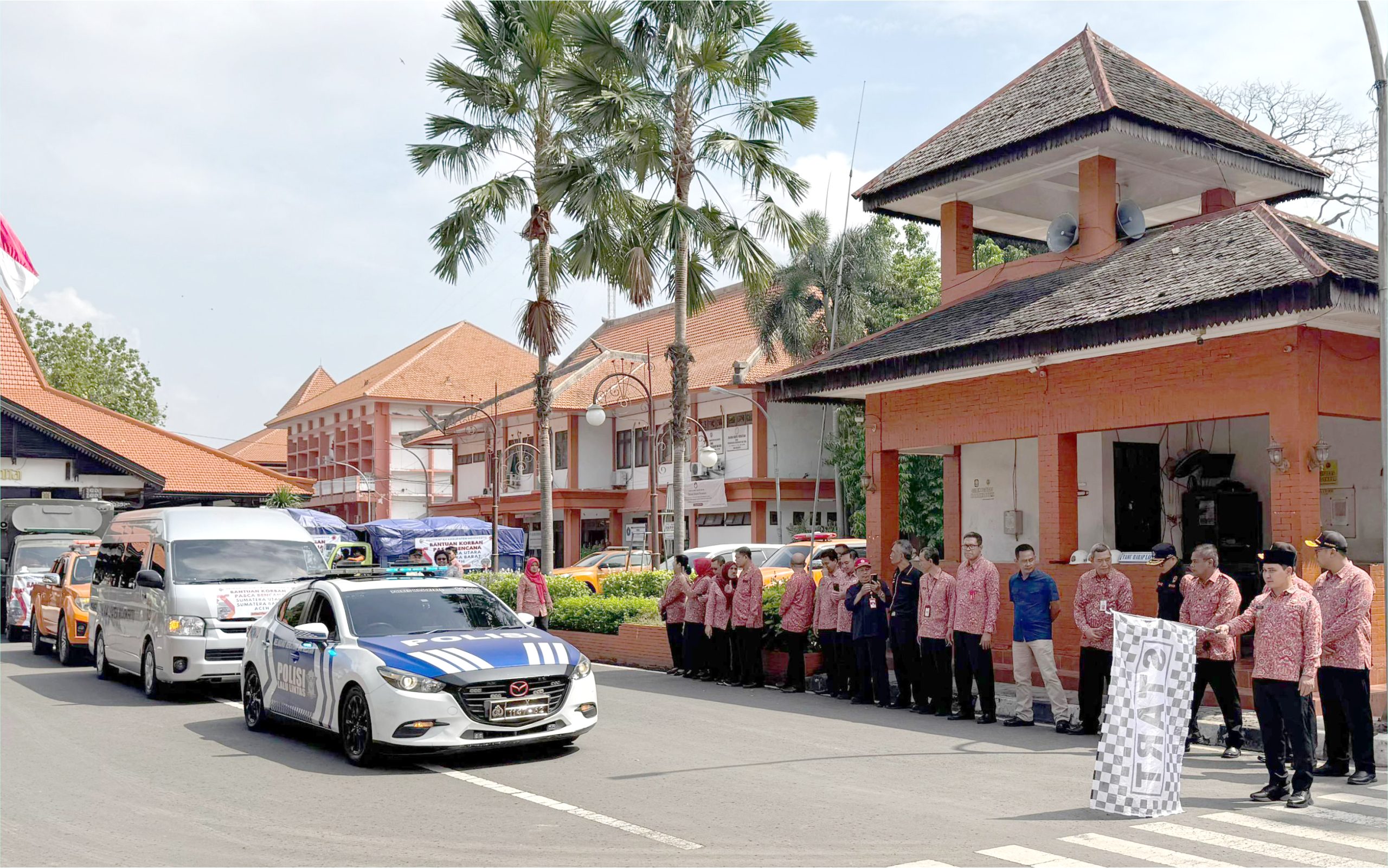 Pemkab Mojokerto Kirim Bantuan Ribuan Ton Logistik untuk Korban Bencana Sumatera