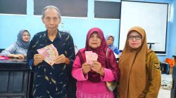 Pemkot Kediri Salurkan BLT Lansia, Imam Muttakin: “Kami Harapkan Bisa Bantu Nutrisi Tambahan” Pemkot Kediri Salurkan BLT Lansia, Imam Muttakin: “Kami Harapkan Bisa Bantu Nutrisi Tambahan”