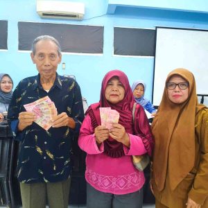 Pemkot Kediri Salurkan BLT Lansia, Imam Muttakin: “Kami Harapkan Bisa Bantu Nutrisi Tambahan”