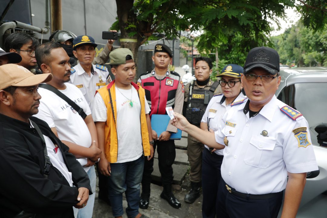 Dua Pekan, 112 Jukir Liar di Tempat Usaha Surabaya Diamankan