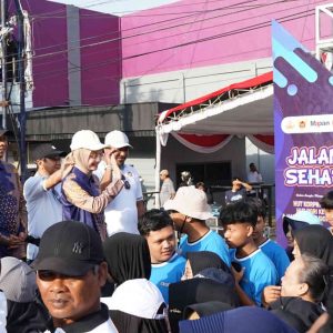 Stadion Brawijaya Dipadati ASN dan Guru dalam Jalan Sehat Hari Guru Nasional