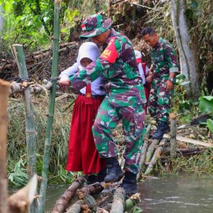 Jembatan Gantung Garuda Satukan Dua Kecamatan, Dandim Kediri Turun Langsung ke Lokasi