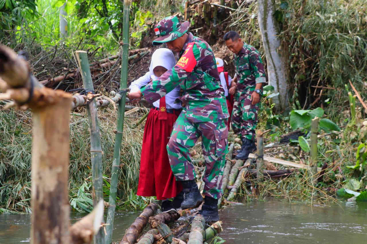 Jembatan Gantung Garuda Satukan Dua Kecamatan, Dandim Kediri Turun Langsung ke Lokasi