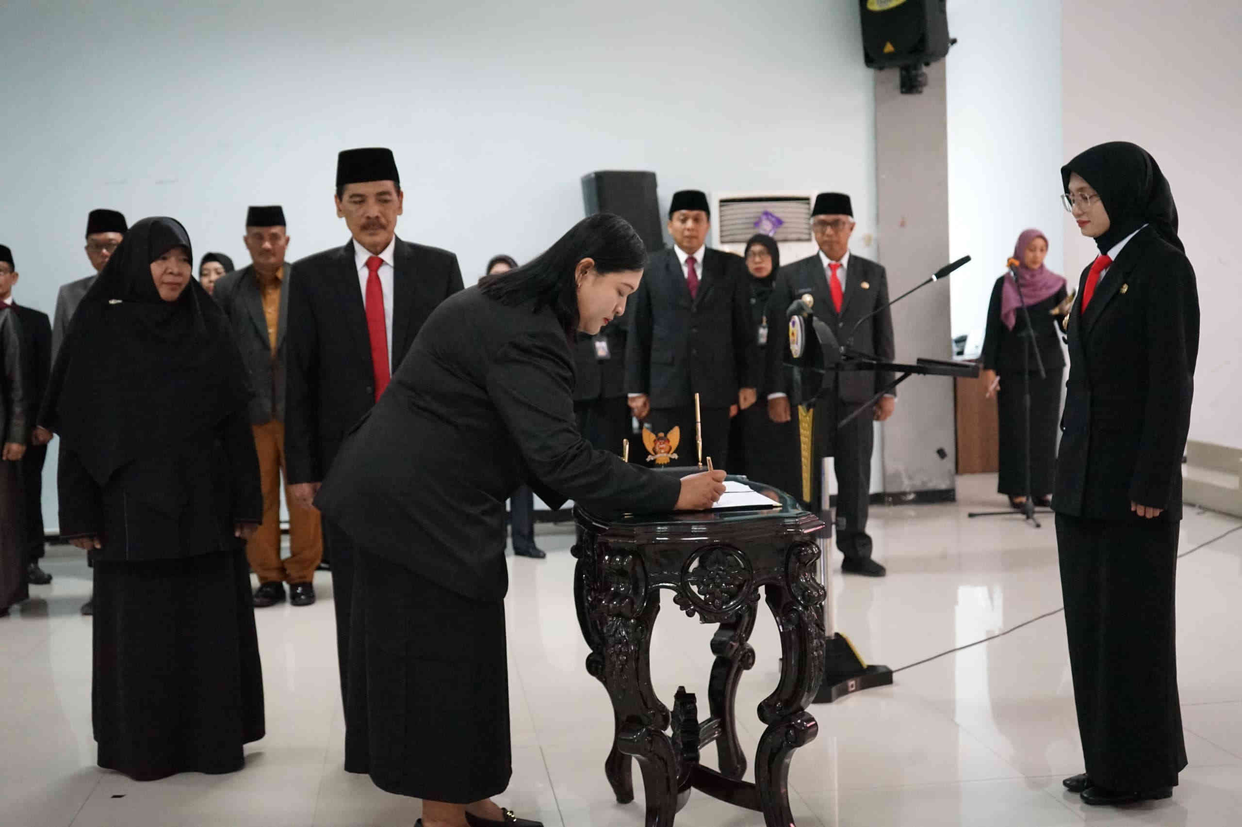 Wali Kota Kediri Lantik 61 Kepala Sekolah TK hingga SMP di Kediri