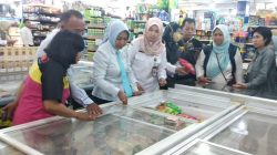 Pastikan Belanja Aman Jelang Nataru Wali Kota Bersama Tim KPPOM Sidak Mamin di Swalayan