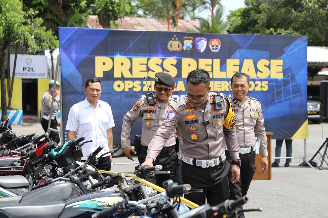 Operasi Zebra Semeru 2025: Polres Kediri Tekankan Edukasi, 63.158 Pelanggaran Ditertibkan