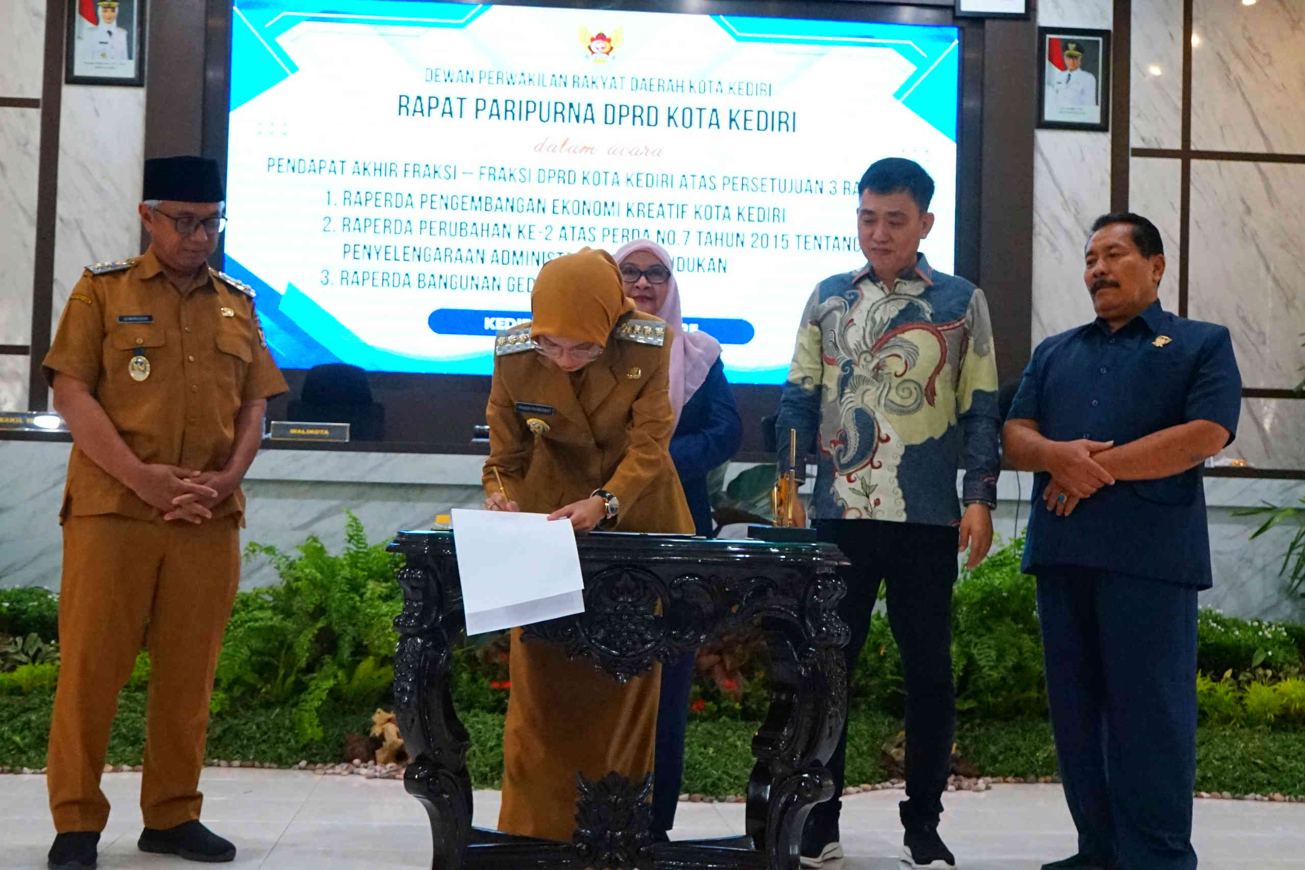 Mbak Wali Dorong Transformasi Kota Kediri Lewat Pengesahan Tiga Perda Baru