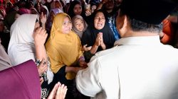 Didepan Presiden Prabowo, Ketua Tim Relawan Masak Ibu Raodah Sampaikan Aspirasi Warga Didepan Presiden Prabowo, Ketua Tim Relawan Masak Ibu Raodah Sampaikan Aspirasi Warga