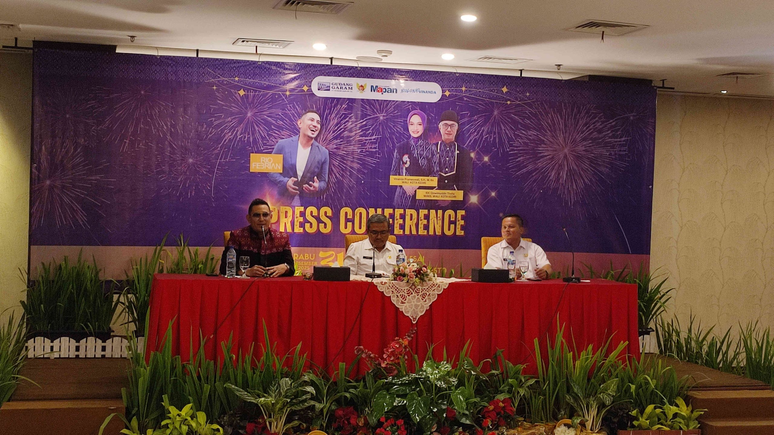 Rio Febrian Ramaikan Peresmian Penataan Kawasan Jalan Stasiun Kediri pada Malam Tahun Baru