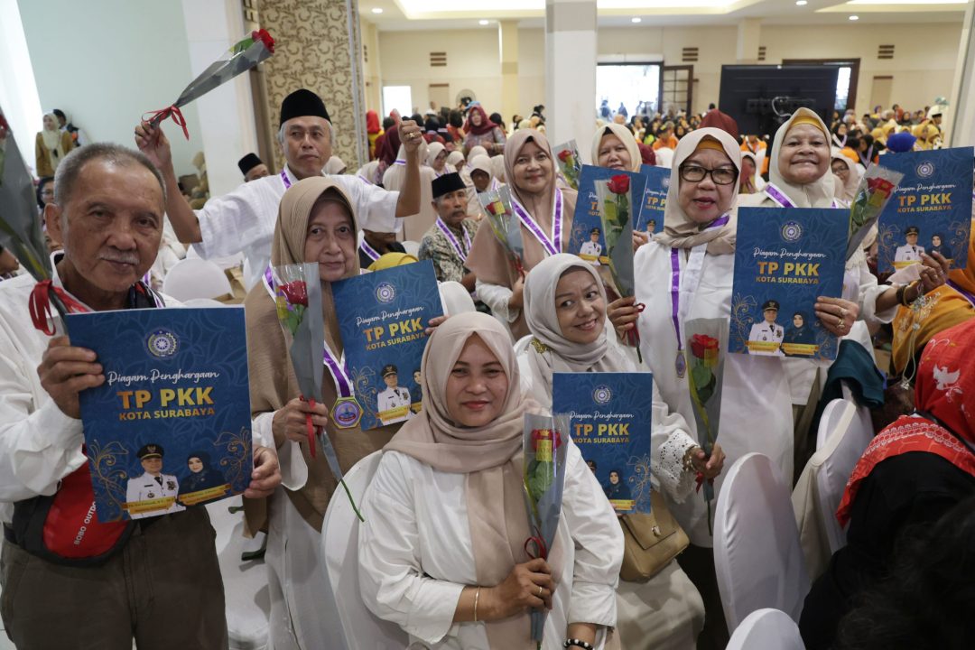 Wisuda Akbar Selantang 2025, Pemkot Surabaya Cetak Ribuan Lansia Mandiri Tangguh