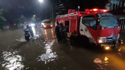 Diguyur Hujan Sejak Sore, Surabaya Dikepung Banjir Diguyur Hujan Sejak Sore, Surabaya Dikepung Banjir
