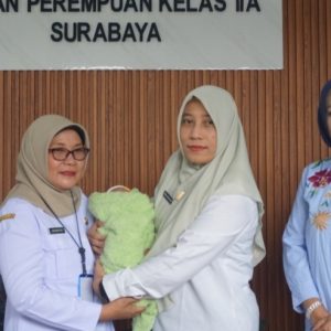 Wabup Sidoarjo Terima Penyerahan Bayi yang Ditinggal Wafat Ibunya di Rutan Porong
