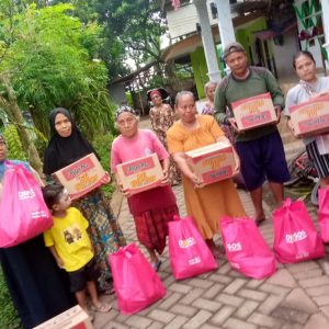 Dinsos Dan Tagana Jember Bagikan Ratusan Paket Sembako Bagi Warga Desa Nogosari Terdampak Banjir