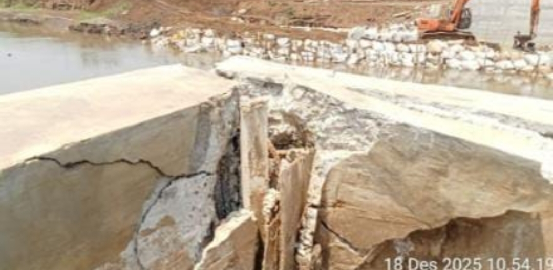 Jahat !! Proyek APBD 2025 Provinsi Jatim Bernilai Belasan Milyar di Jember Ambrol Sebelum Serah Terima ,Siapa Bermain?