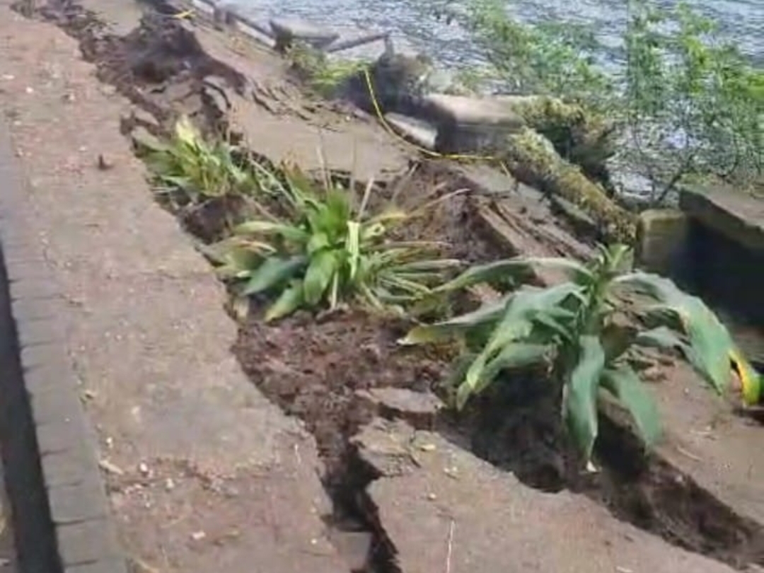 Longsor Kembali Terjadi di Telaga Sarangan, 6 Motor Tercebur, 4 Wisatawan Luka Ringan