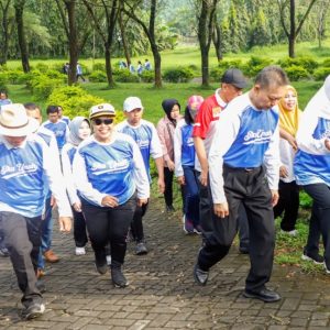 Khofifah Ajak IKA UNAIR Bersinergi Dukung Program Nasional