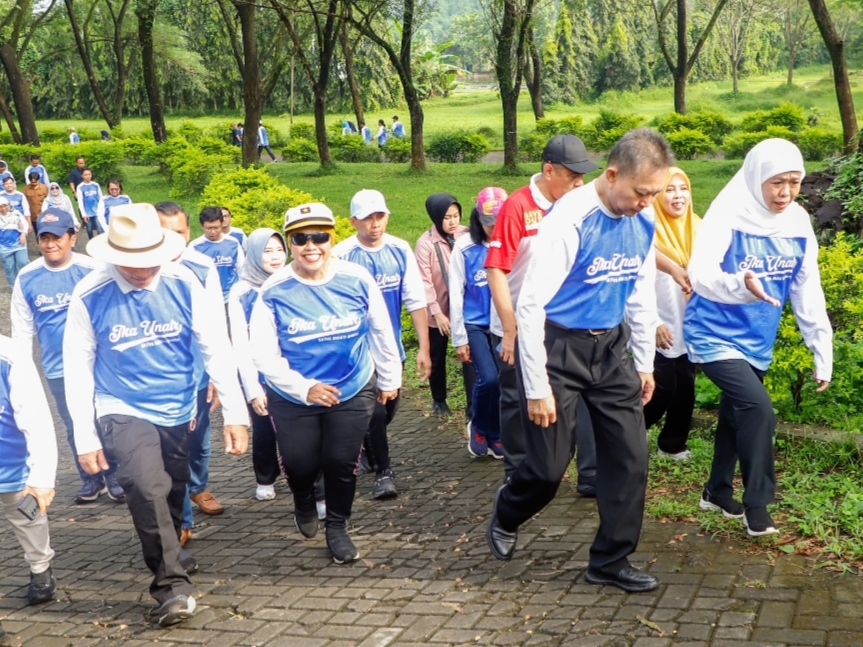 Khofifah Ajak IKA UNAIR Bersinergi Dukung Program Nasional
