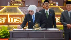 Melalui Sidang Paripurna, Gubernur dan DPRD Jatim Sahkan Dua Perda Strategis