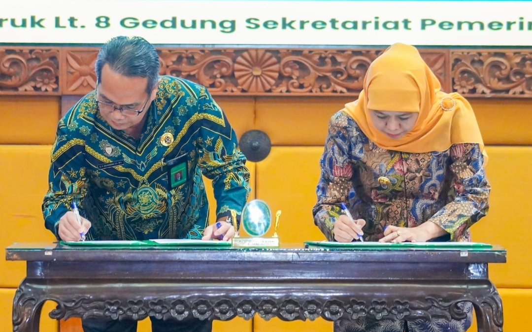 Khofifah–PTA Surabaya Teken MoU Ketahanan Keluarga, Jatim Cetak Rekor MURI Kolaborasi Hukum Terbanyak
