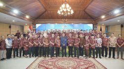 PWI Pusat Anugerahkan Anggota Kehormatan kepada Sultan HB X