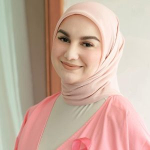 Panik Karena Banjir, Irish Bella Cemas Nasib Mobil Mewahnya