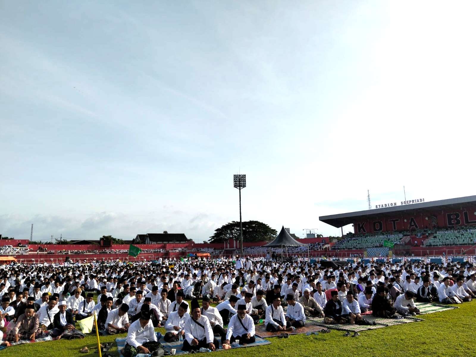 Istighosah Kubro untuk Keselamatan Bangsa dan Negara, Ribuan Jamaah Nahdliyin Blitar Raya Padati Stadion Soepriadi