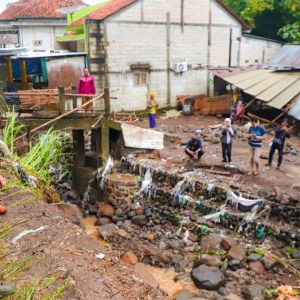 Gubernur Khofifah Instruksikan Perbaikan Irigasi Pascabanjir Situbondo, Target Rampung Tiga Hari