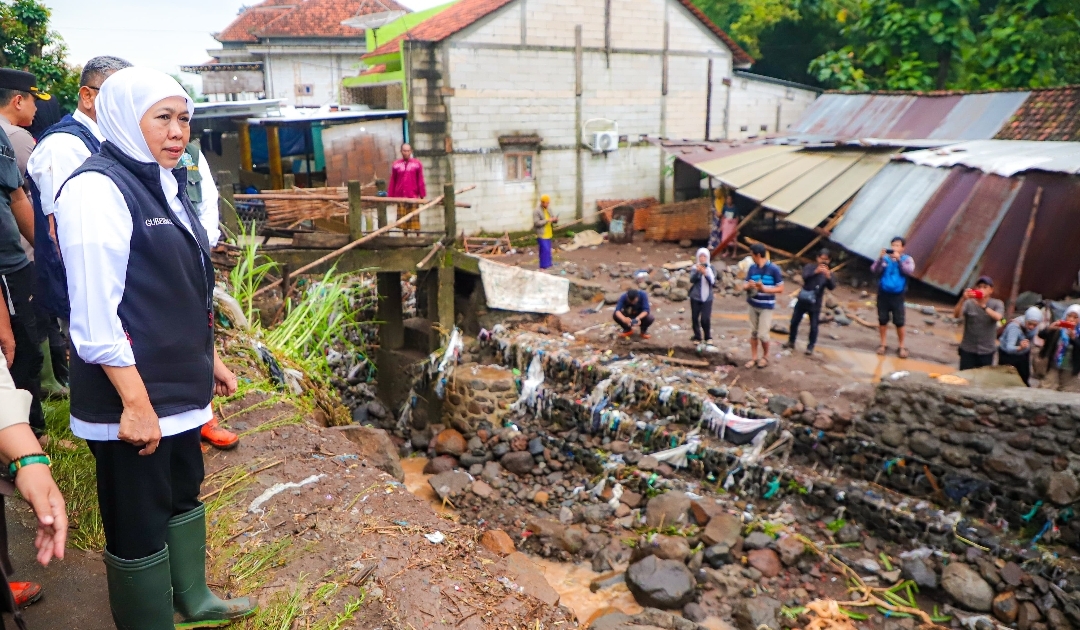 Gubernur Khofifah Instruksikan Perbaikan Irigasi Pascabanjir Situbondo, Target Rampung Tiga Hari