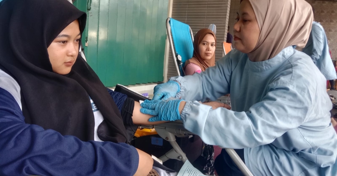 Donor Darah Rasa Soto Lamongan, Warga NU Rambipuji Sukses Sumbangkan 65 Kantong Darah