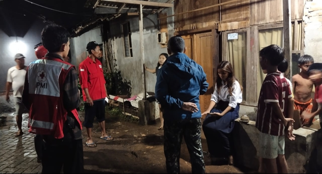 Jember dikepung banjir, PMI terjunkan relawan lokasi bencana