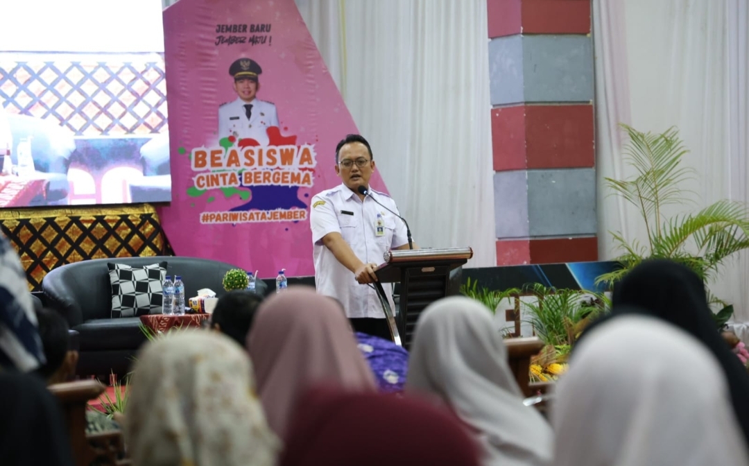 Bupati Fawaid Ajak Mahasiswa Penerima Beasiswa Kenalkan Potensi Kabupaten Jember