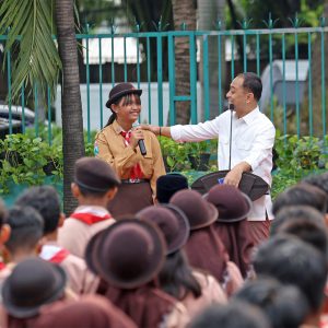 Kebijakan Pembatasan Gawai di Sekolah Surabaya Menunjukkan Hasil Positif